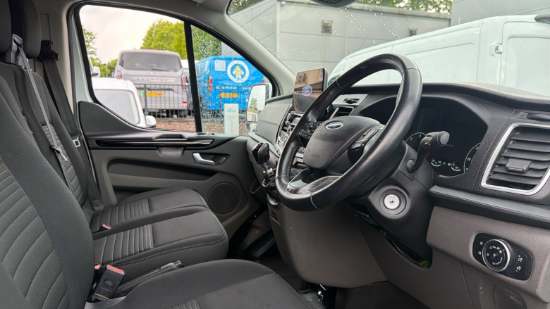 Ford Transit Custom 300 L2 Diesel Fwd 2.0 EcoBlue 130ps Low Roof Limited Van